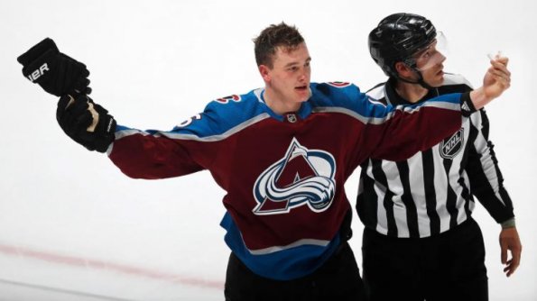 Двое российских защитников в НХЛ подрались с американцами