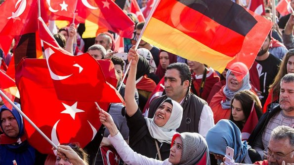 Турецкий туроператор возмутился, что к ним едут не немцы, а турки с гражданством Германии