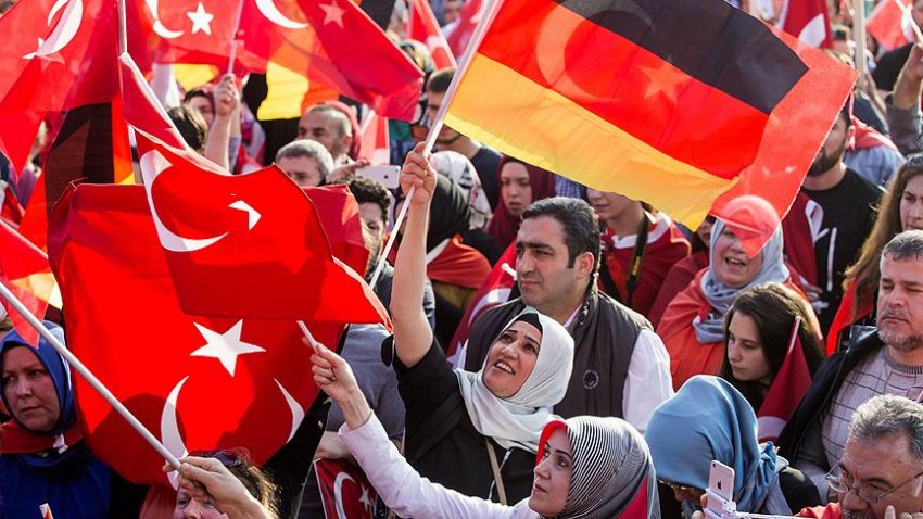 Турецкий туроператор возмутился, что к ним едут не немцы, а турки с гражданством Германии