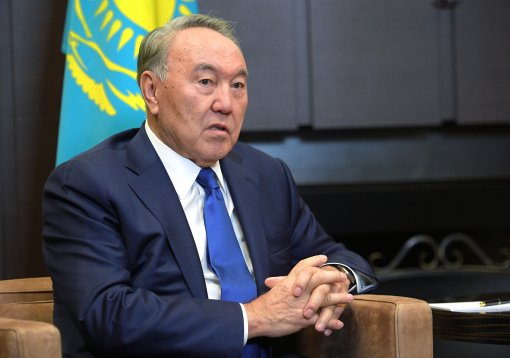 Появилась информация о том, что экс-президент Казахстана Назарбаев изменял жене с любовницей