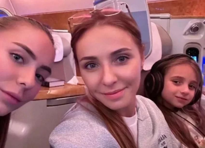 Фигуристка Татьяна Навка отправилась в Дубай вместе с дочками