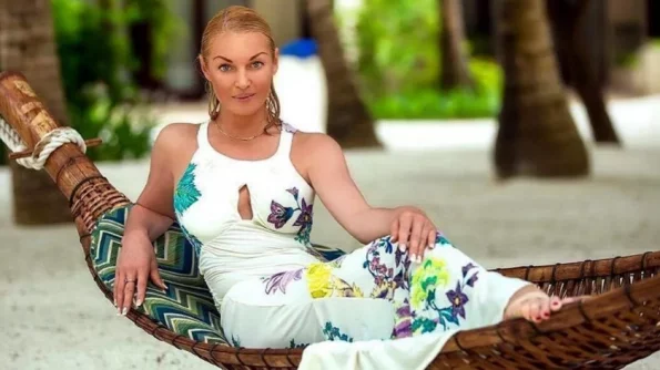 Балерина Волочкова улетела на Мальдивы без жениха Дмитрия, с которым готовилась к свадьбе