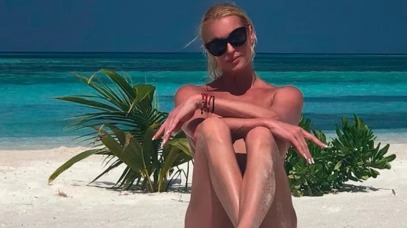 Отдыхающая на Мальдивах балерина Волочкова проинформировала о серьезной травме паха
