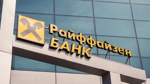 Технические сложности: Райффайзенбанк ограничивает прием иностранной валюты в банкоматах