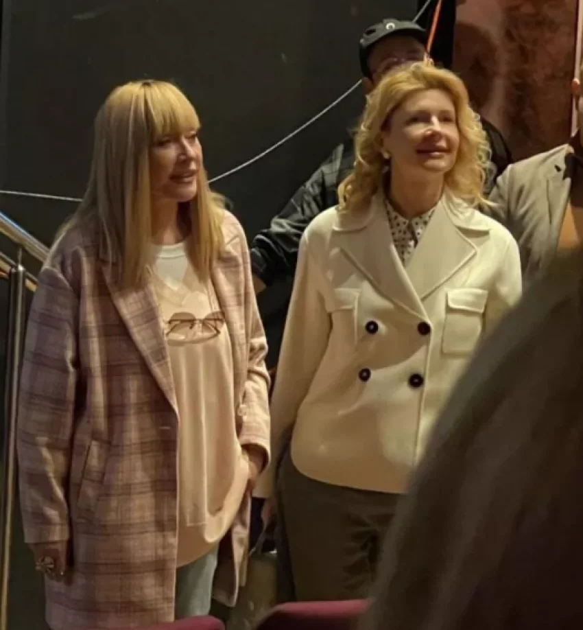 Пугачева в модном образе засветилась на премьере фильма «Мама, я дома» в Израиле
