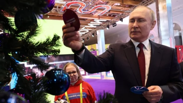 Путин позвонил 8-летней девочке Агате и исполнил ее мечту в рамках "Елки желаний"