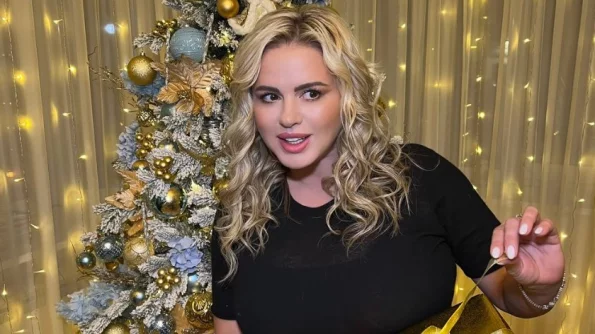 Певица Анна Семенович узнала о смерти родственника перед концертом в Дубае