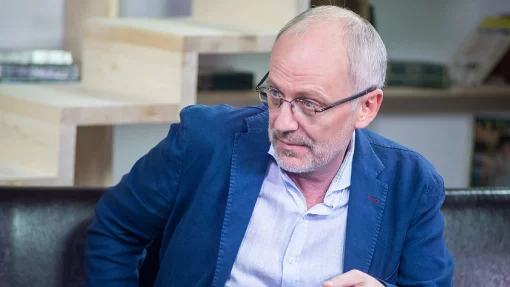 58-летний телеведущий Александр Гордон исчез с эфира Первого канала более 40 дней назад