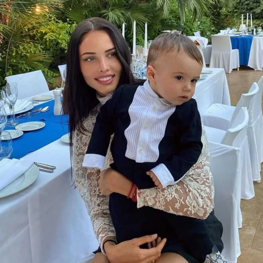 Анастасия Решетова показала трогательное видео, в котором сын поздравляет ее с днем рождения