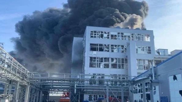 Mash опубликовал кадры со взрывом на Шахтинском полиэфирном заводе под Ростовом