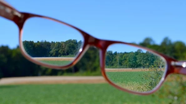 Елена Малышева призвала надевать очки на ребенка с близорукостью в раннем возрасте