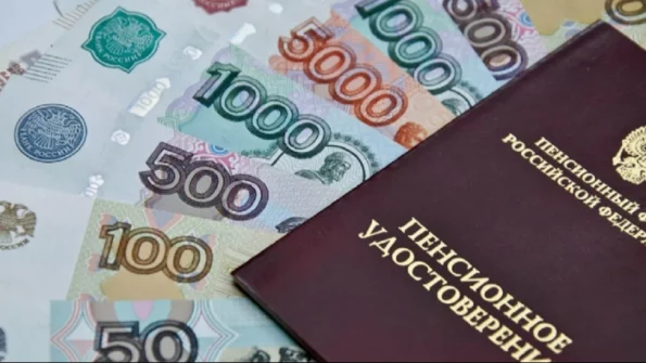 Пенсии работающих граждан РФ решено частично проиндексировать – кого ждет прибавка