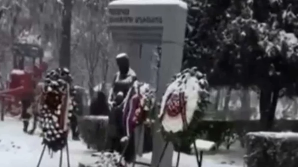 В Сети нашлось видео осквернения памятника детям блокадного Ленинграда в Ереване