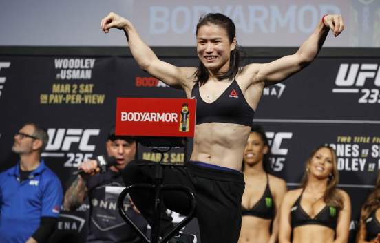 Боец Вейли Чжан будет защищать титул UFC в Азии