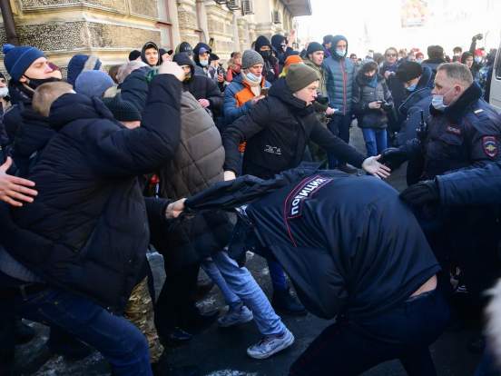 Устроивший драку с сотрудниками ОМОНа на митинге в Москве чеченец «раскаялся»