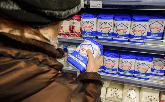 Из-за заморозки цен на сахар и масло в магазинах начался дефицит