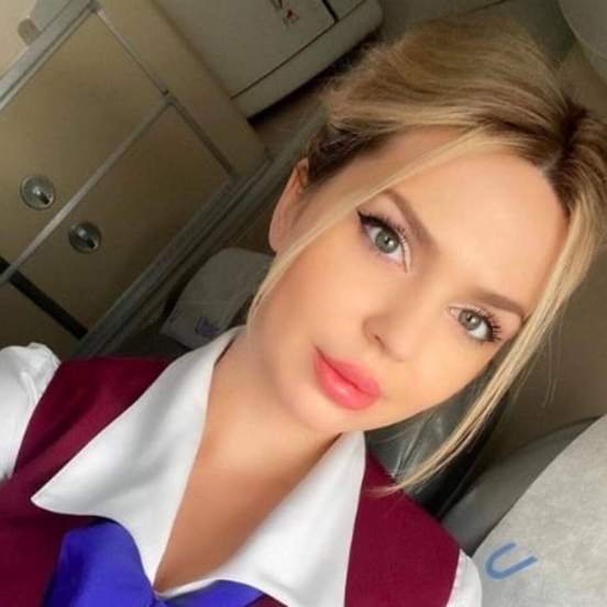 Внешность российской стюардессы поразила иностранцев в Сети
