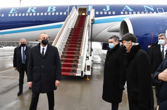 Президент Азербайджана Ильхам Алиев прибыл в Москву на переговоры по Карабаху