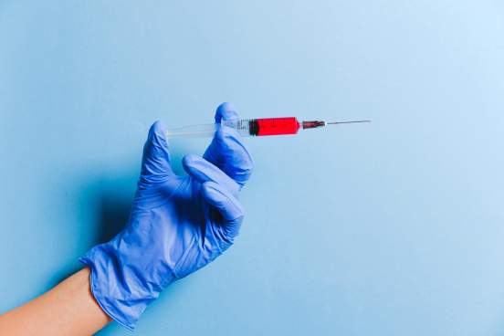 Украинские политики тайно привились американской вакциной от коронавируса