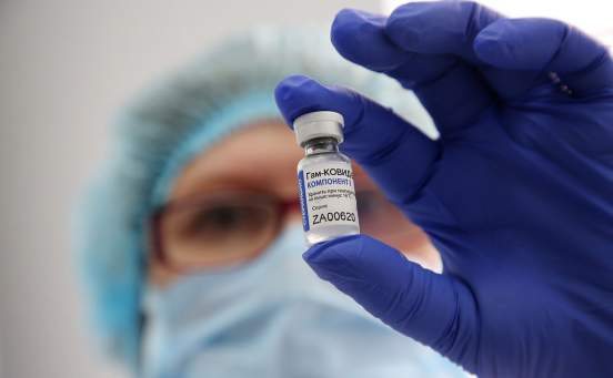Венгрия одобрила применение российской вакцины «Спутник V»
