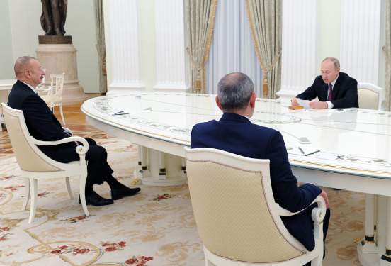 В Кремле проходят переговоры Путина, Алиева и Пашиняна по Карабаху