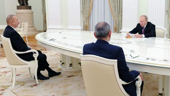 К Пашиняну и Алиеву перед встречей с Путиным приехали российские врачи