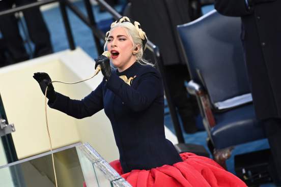 Леди Гага спела гимн США на инаугурации Джо Байдена в образе Аллы Пугачевой