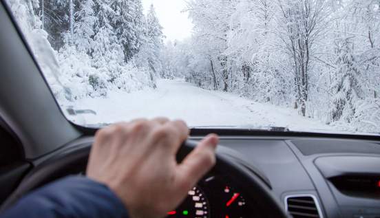 СМИ перечислили основные ошибки российских водителей зимой