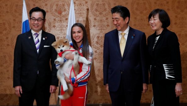Алина Загитова со слезами вспомнила, что экс-премьер Японии Синдзо Абэ подарил ей щенка