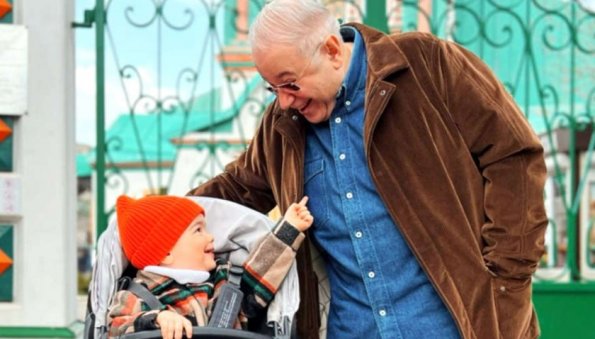 Трогательное видео Петросяна с его двухлетним сыном умилило поклонников