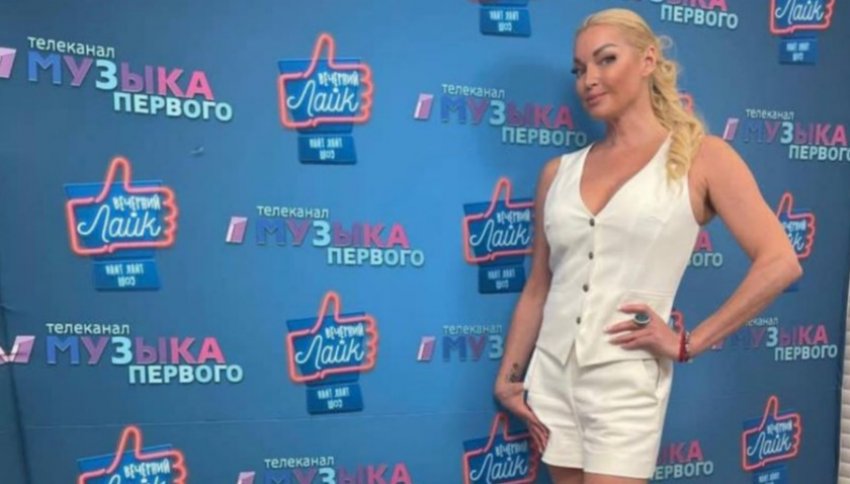 Волочкова исполнила песню на съёмках "Вечерний лайк" на "Музыке Первого"