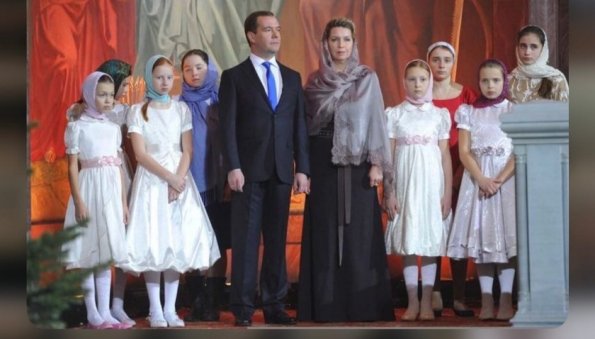 Дмитрий Медведев опроверг слухи о разводе с женой Светланой