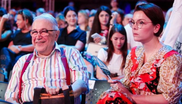 Жена Петросяна Татьяна Брухунова испытала "рвотный рефлекс" от спектакля в "Гоголь-Центре"