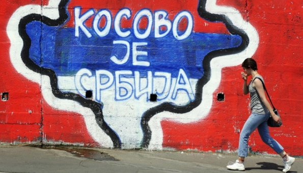 На границе Косова и Сербии слышна стрельба и ревут сирены воздушной тревоги