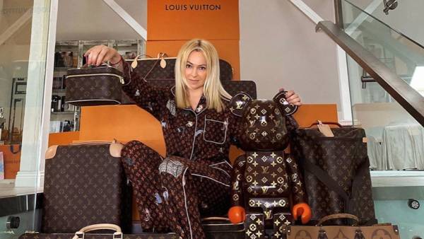 Бренд Louis Vuitton прокомментировал скандал с Дакотой и Рудковской