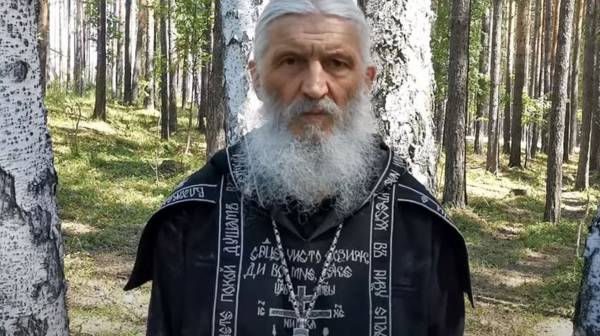 Схимонах Сергий призвал Путина передать власть ему