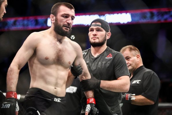 Боец UFC Абубакар Нурмагомедов получил травму и снялся с поединка с Родригесом