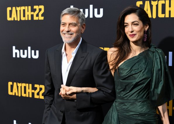 Журнал OK!: Жена 60-летнего Джорджа Клуни Амаль беременна близнецами