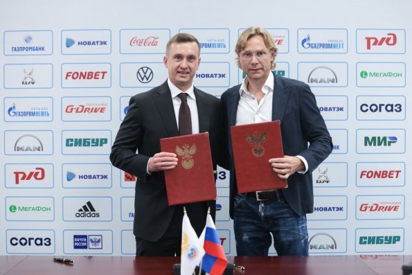 Карпин подписал контракт с РФС и стал новым главным тренером сборной России