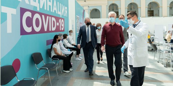 В Москве в Гостином дворе открывается крупнейший в Европе пункт вакцинации от коронавируса