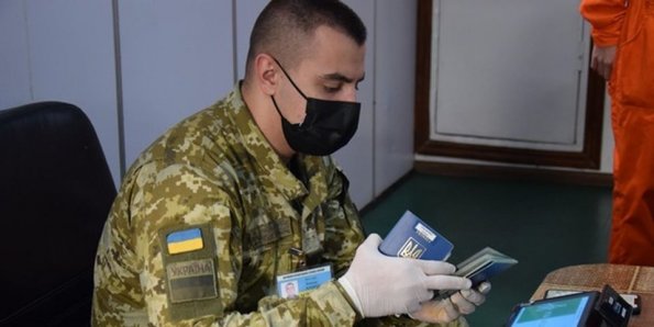 Пограничная служба Украины запретила посещать страну 12  морякам РФ с паспортами из Крыма