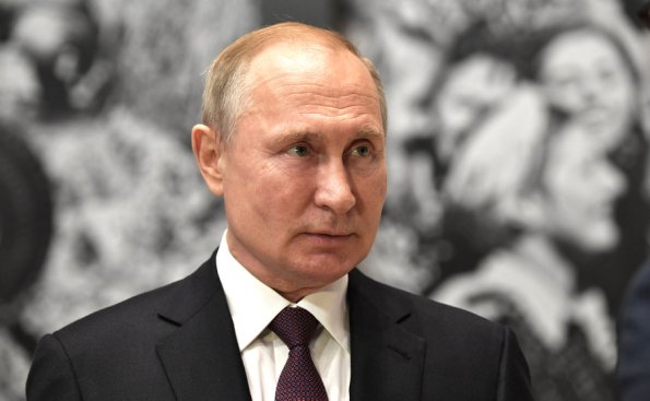 Путин назвал конституционные преобразования "достойным ответом на сегодняшние вызовы"