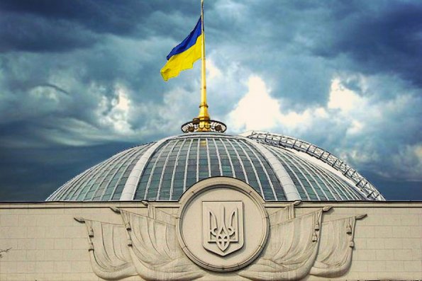 Депутат Рады заявил о недопуске к работе 200 тыс. чиновников без справки о владении украинским языком