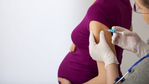 Эпидемиолог объяснил, когда лучше вакцинироваться при беременности