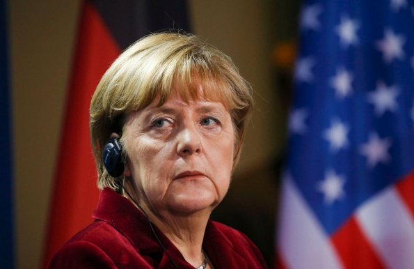 Боллман рассказал о телефонных «дуэлях» Меркель с Путиным из-за Крыма
