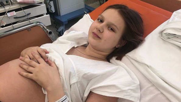 15-летняя Суднишникова, ставшая мамой в 13 лет, снова собирается родить ребёнка