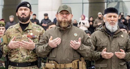 Бойцов из Чечни наградили за мужество во время спецоперации на Украине