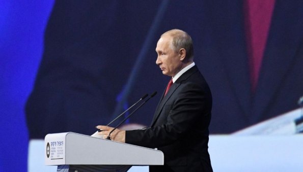Владимир Путин продлил льготную ипотеку для семей с детьми