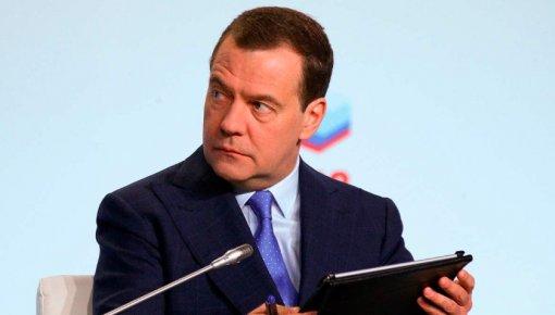 Дмитрий Медведев намекнул на наличие шизофрении у президента США