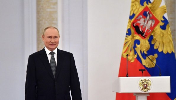 Президент РФ Путин заявил бизнесменам, что нужно связывать своё будущее с Родиной